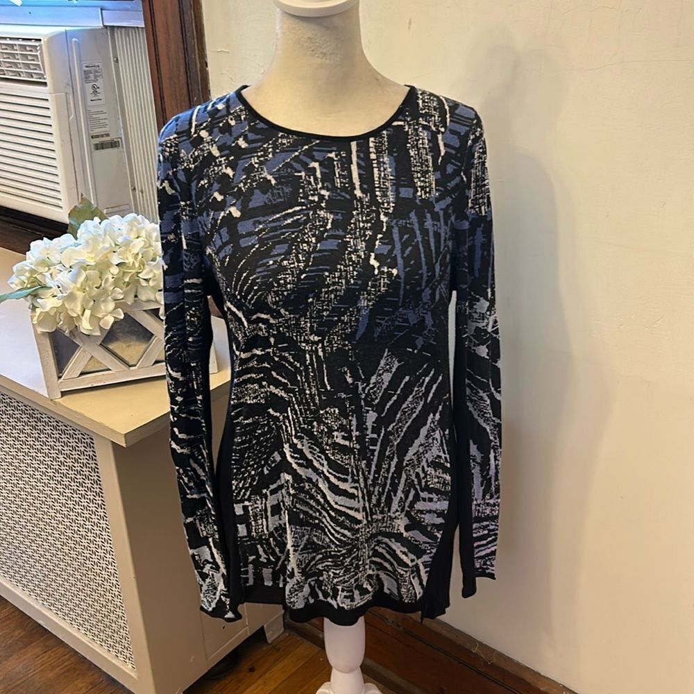 Nic + Zoe black blue white patterned long sleeve sweater Size S EUC